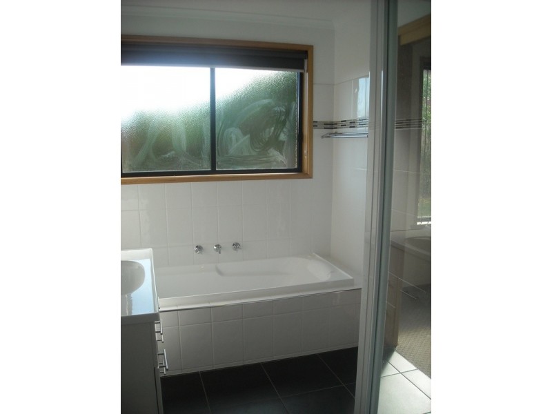 2/16 Bay Road, Midway Point TAS 7171