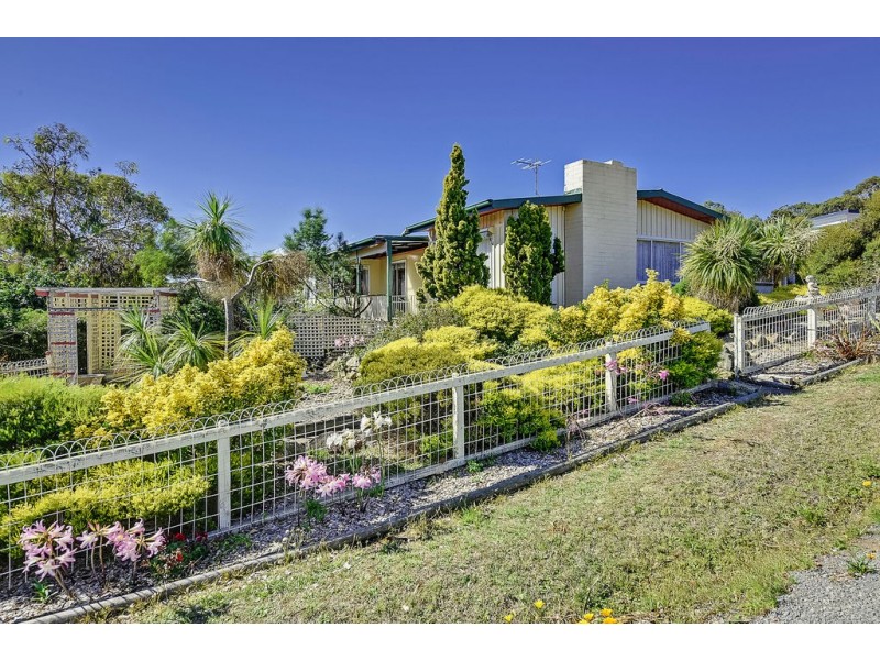 8 Kuneeamee Street, Dodges Ferry TAS 7173