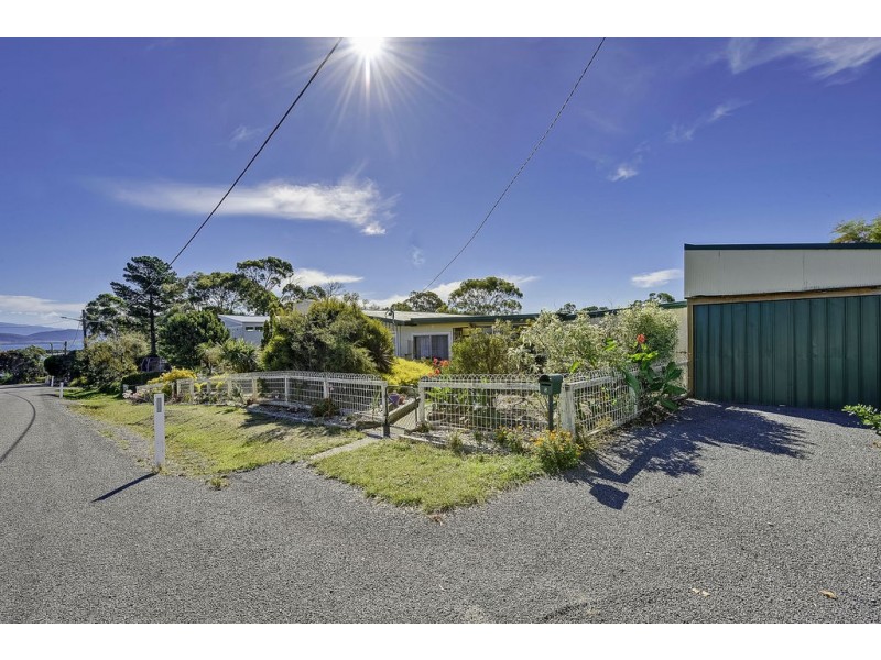 8 Kuneeamee Street, Dodges Ferry TAS 7173