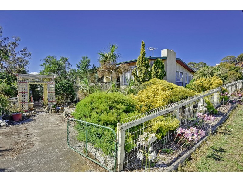 8 Kuneeamee Street, Dodges Ferry TAS 7173