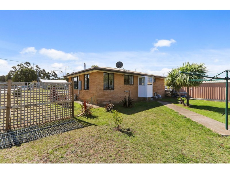 8 Victoria Street, Triabunna TAS 7190