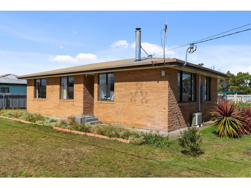 8 Victoria Street, Triabunna TAS 7190