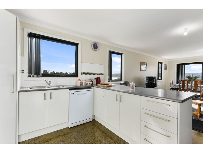 54 Esplanade, Midway Point TAS 7171