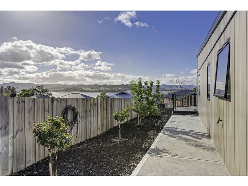 54 Esplanade, Midway Point TAS 7171