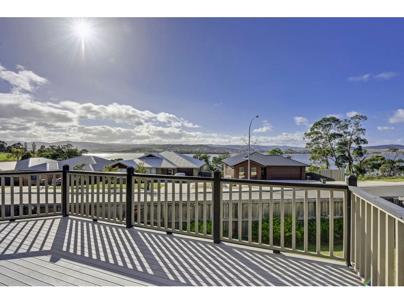 54 Esplanade, Midway Point TAS 7171