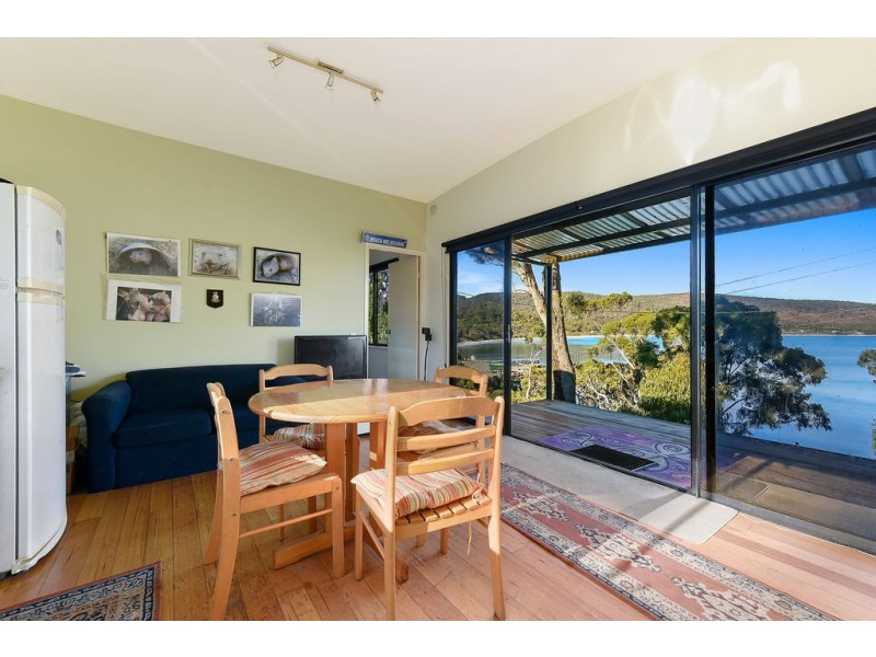 42 Apex Point Road, White Beach TAS 7184