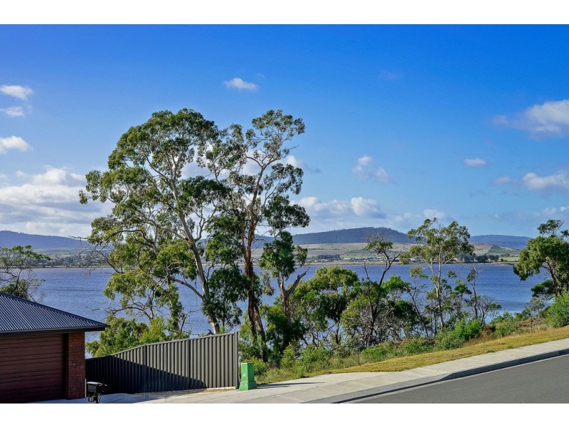 54 Esplanade, Midway Point TAS 7171