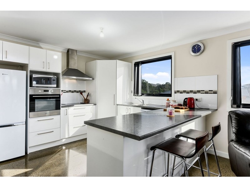 54 Esplanade, Midway Point TAS 7171