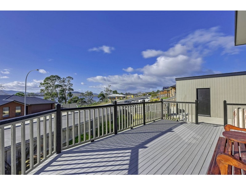 54 Esplanade, Midway Point TAS 7171
