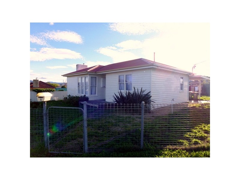 8 Cross Street, Midway Point TAS 7171