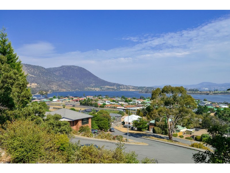 13 Grevillea Avenue, Old Beach TAS 7017