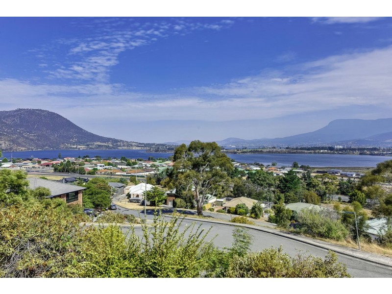 13 Grevillea Avenue, Old Beach TAS 7017