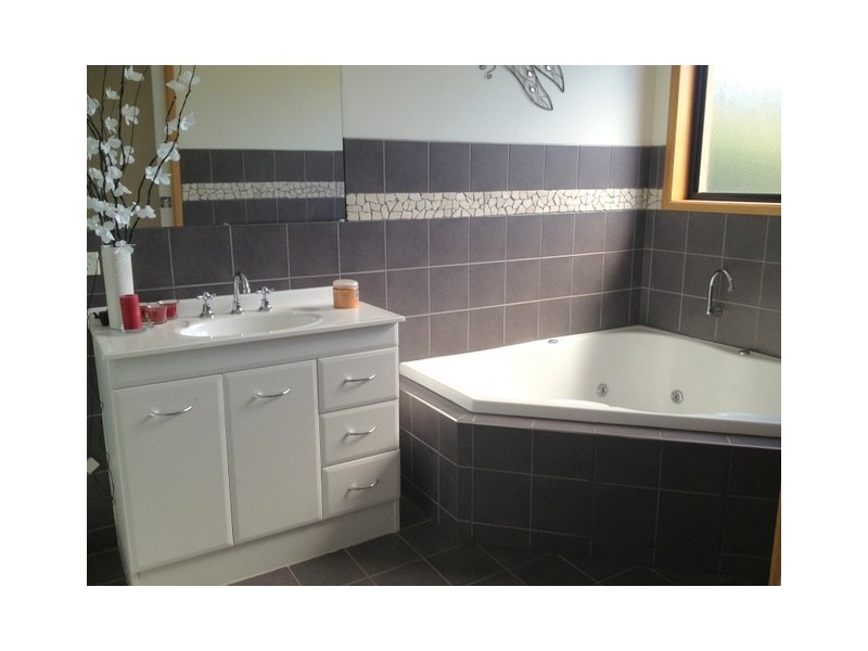 15 Lakeland Drive, Lewisham TAS 7173