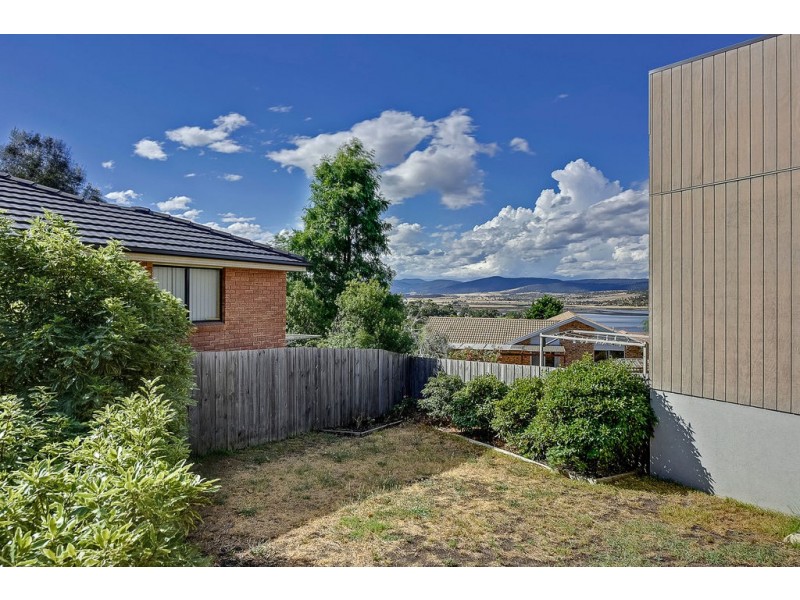 Unit 2/5 Northsun Place, Midway Point TAS 7171