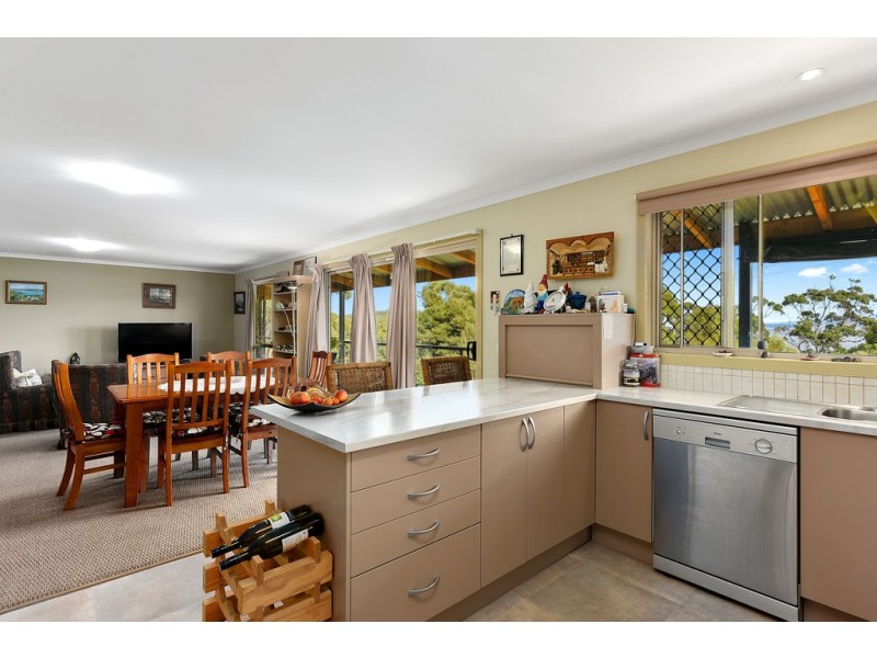 56 Lagoon Road, White Beach TAS 7184