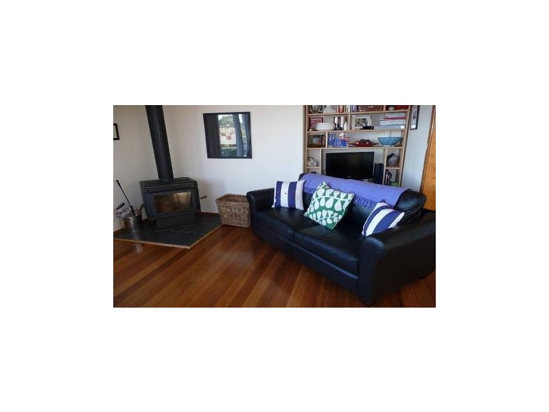 6 Erle Street, Carlton TAS 7173