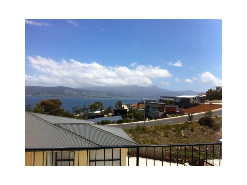 2/636 Oceana Drive, Tranmere TAS 7018