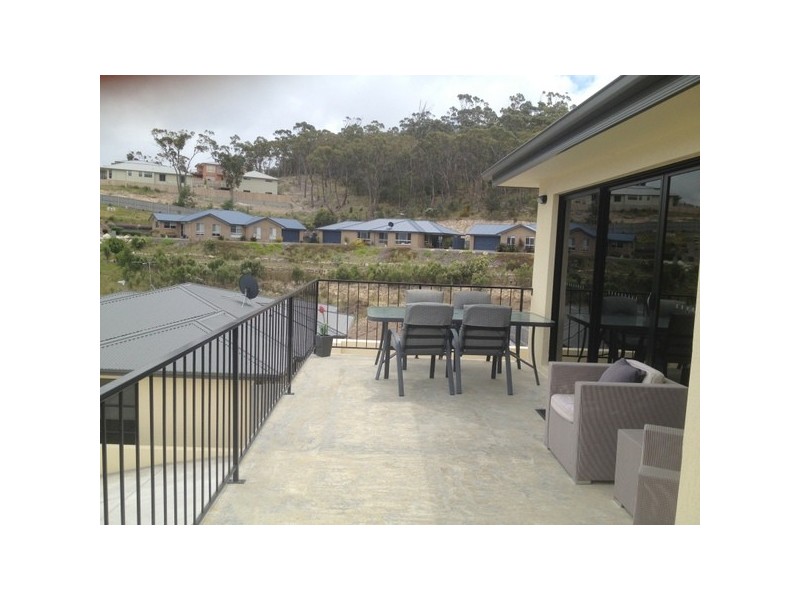 2/636 Oceana Drive, Tranmere TAS 7018