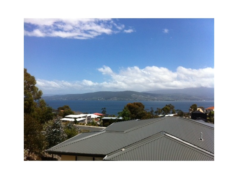 2/636 Oceana Drive, Tranmere TAS 7018