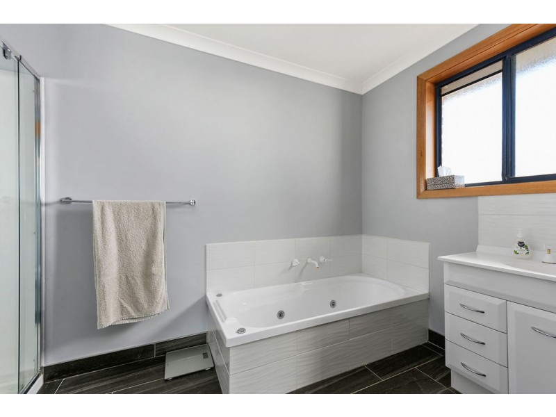 10 Erica Place, Oakdowns TAS 7019