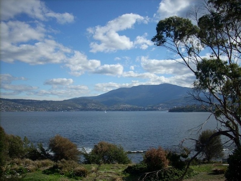 2/3 Alexandra Esplanade, Bellerive TAS 7018
