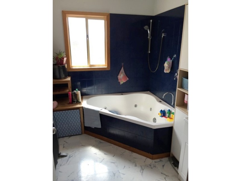 13 First Avenue, Midway Point TAS 7171