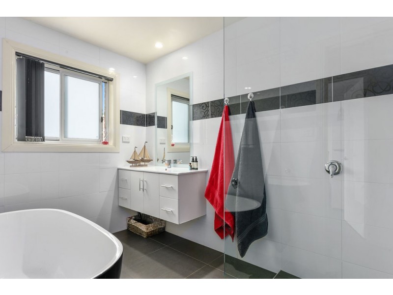 16 Neagarra Street, Dodges Ferry TAS 7173