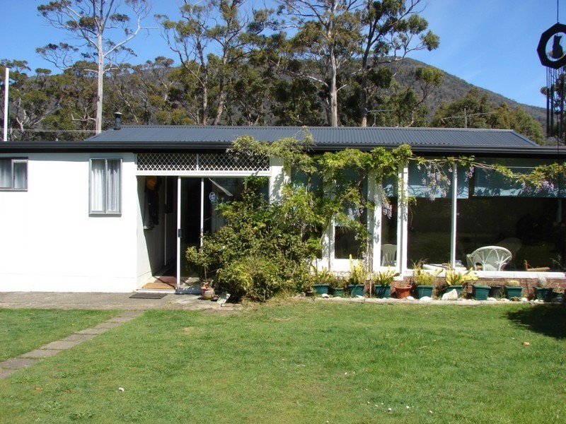 100 Old Jetty rd, Eaglehawk Neck TAS 7179