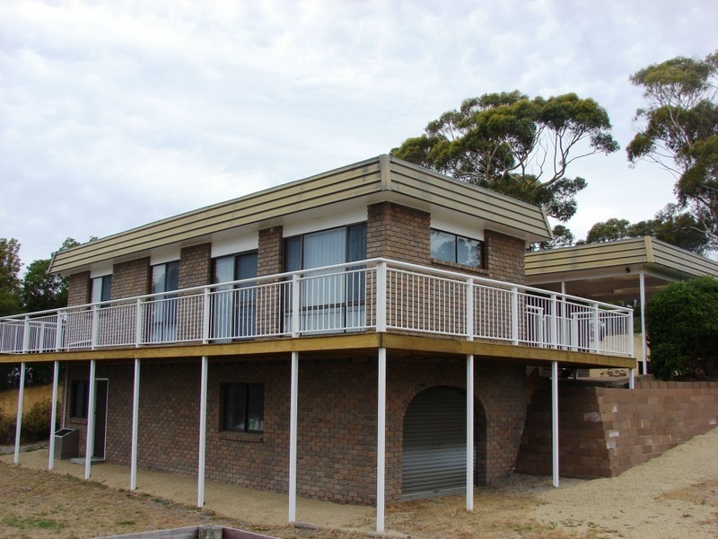 White Beach TAS 7184