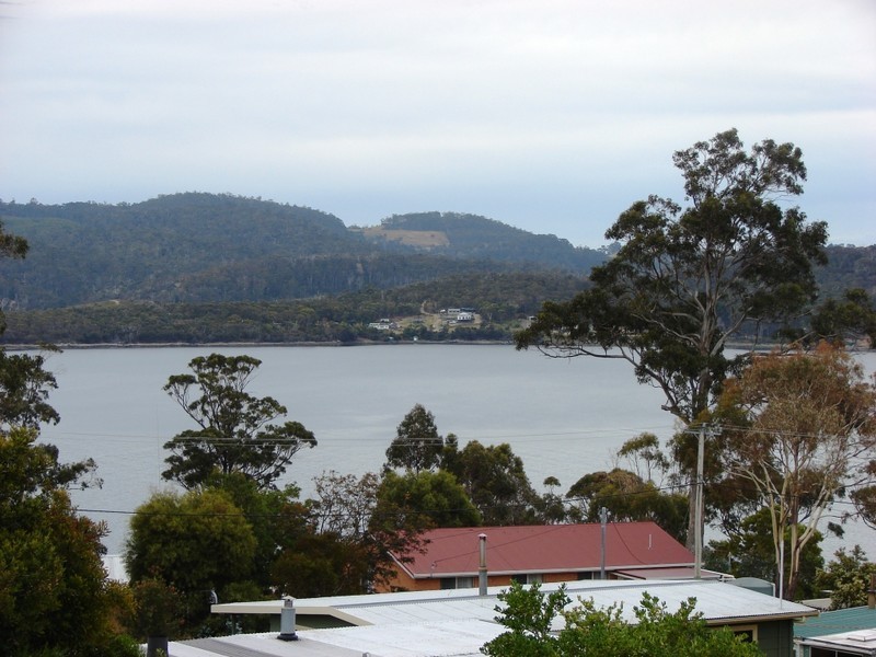 White Beach TAS 7184