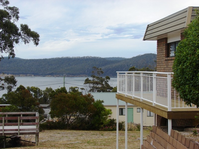 White Beach TAS 7184