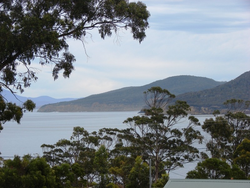 White Beach TAS 7184