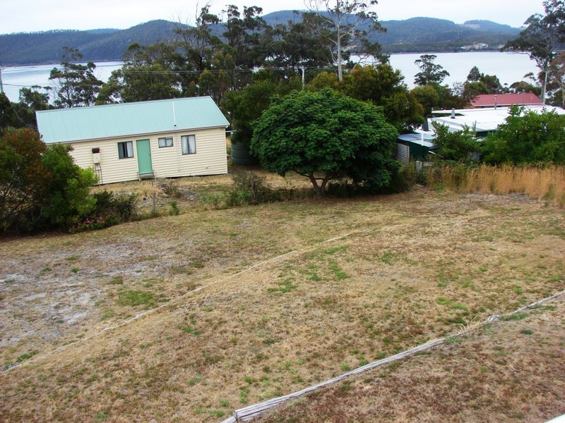 White Beach TAS 7184
