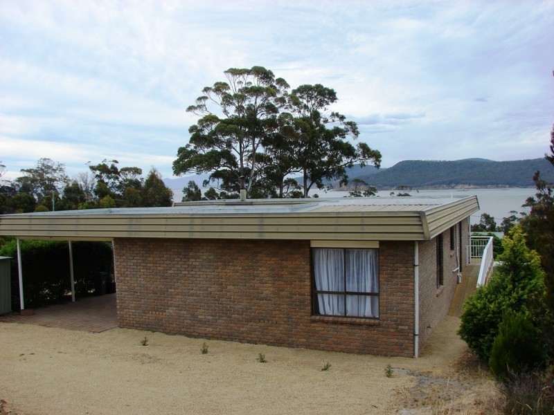 White Beach TAS 7184