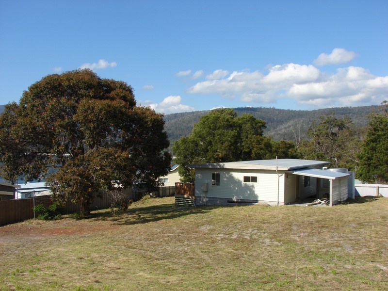 White Beach TAS 7184