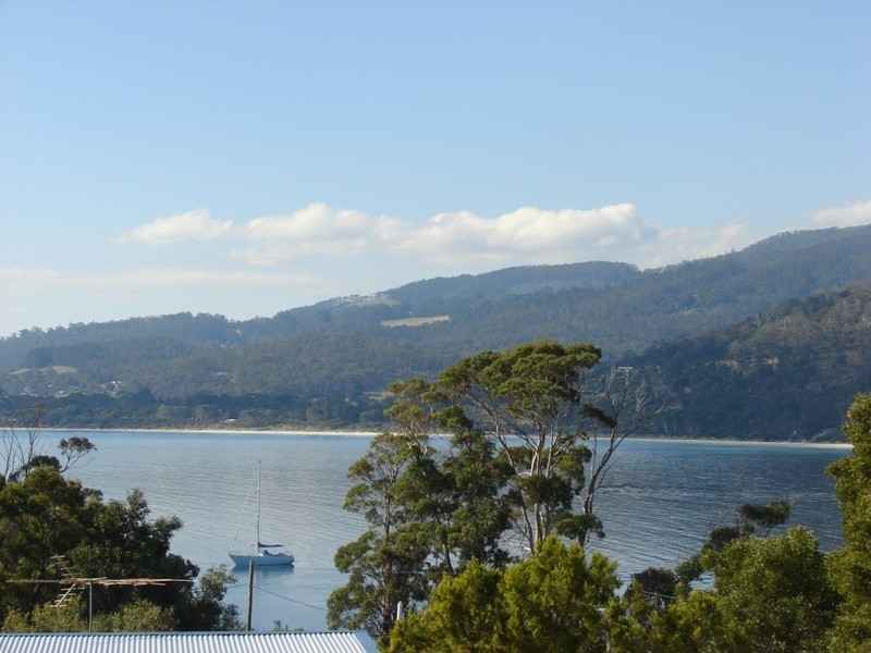 White Beach TAS 7184