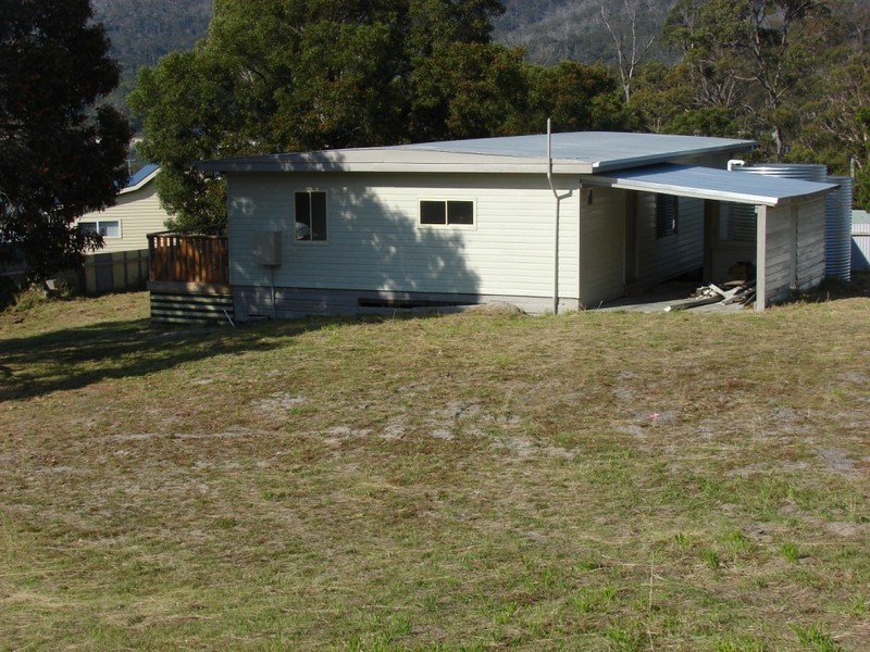 White Beach TAS 7184