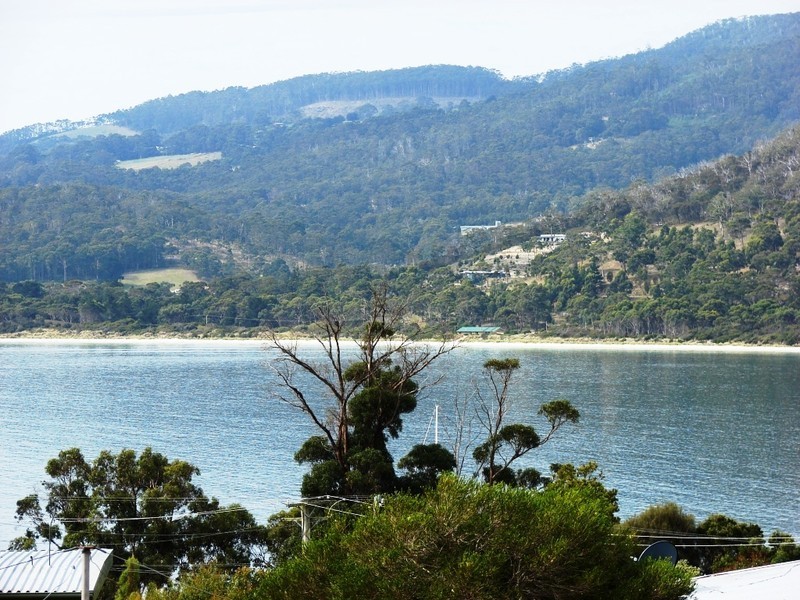 White Beach TAS 7184