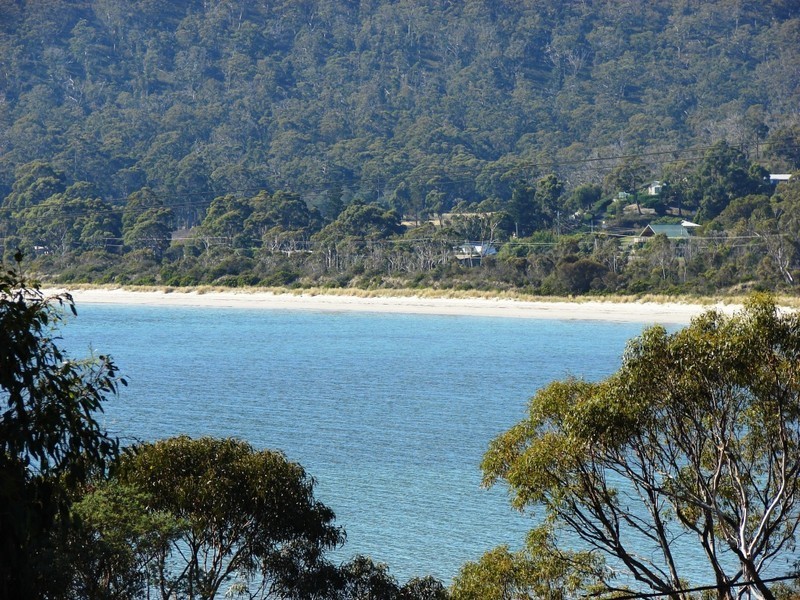 White Beach TAS 7184