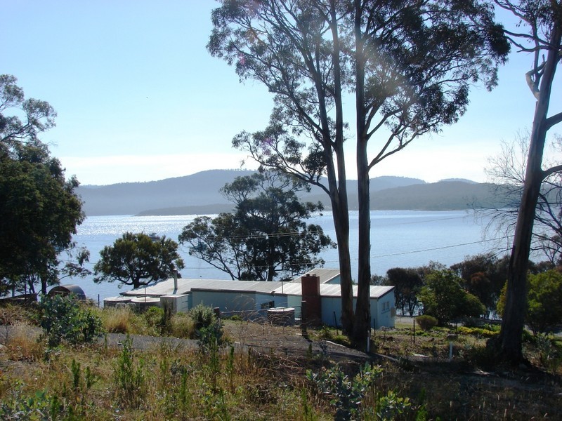 White Beach TAS 7184