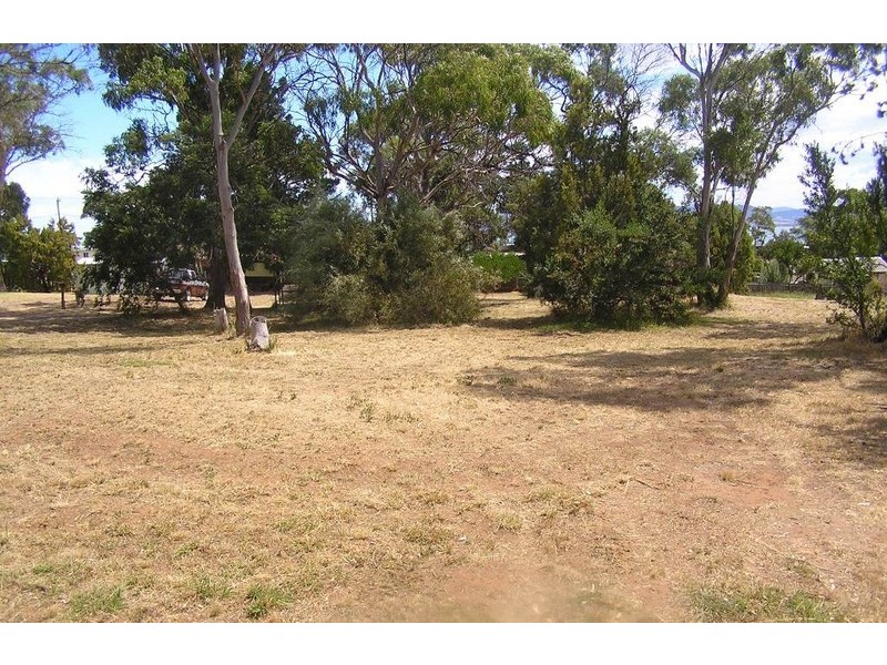 2-4 EASTLAUGH STREET (off North Street), Dodges Ferry TAS 7173