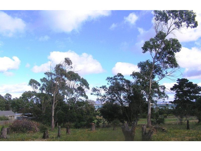 2-4 EASTLAUGH STREET (off North Street), Dodges Ferry TAS 7173
