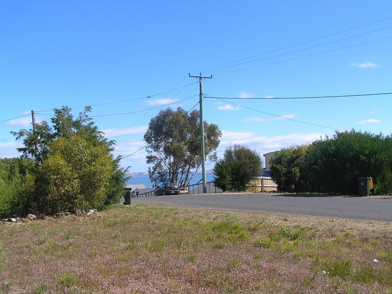 8 Riviera Drive, Carlton TAS 7173