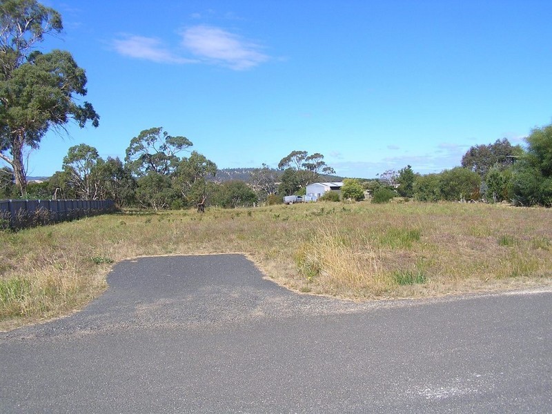 8 Riviera Drive, Carlton TAS 7173