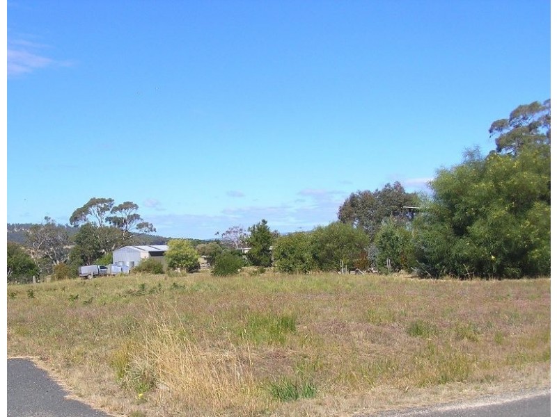 8 Riviera Drive, Carlton TAS 7173