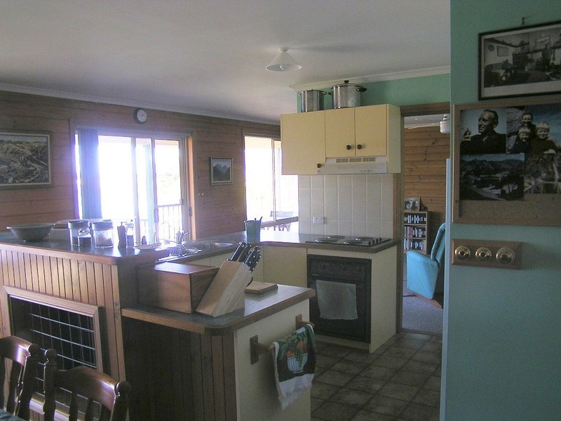 99 Arthur Highway, Dunalley TAS 7177
