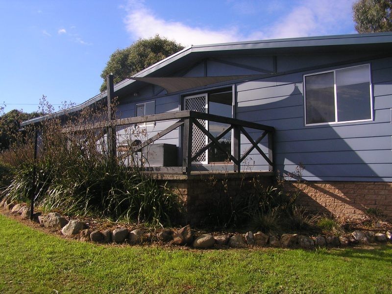 8 Tenth Avenue, Dodges Ferry TAS 7173