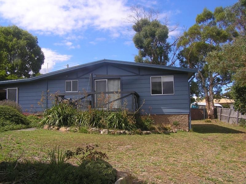 8 Tenth Avenue, Dodges Ferry TAS 7173