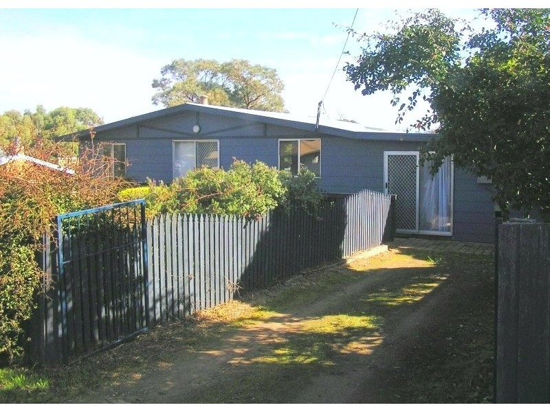 8 Tenth Avenue, Dodges Ferry TAS 7173