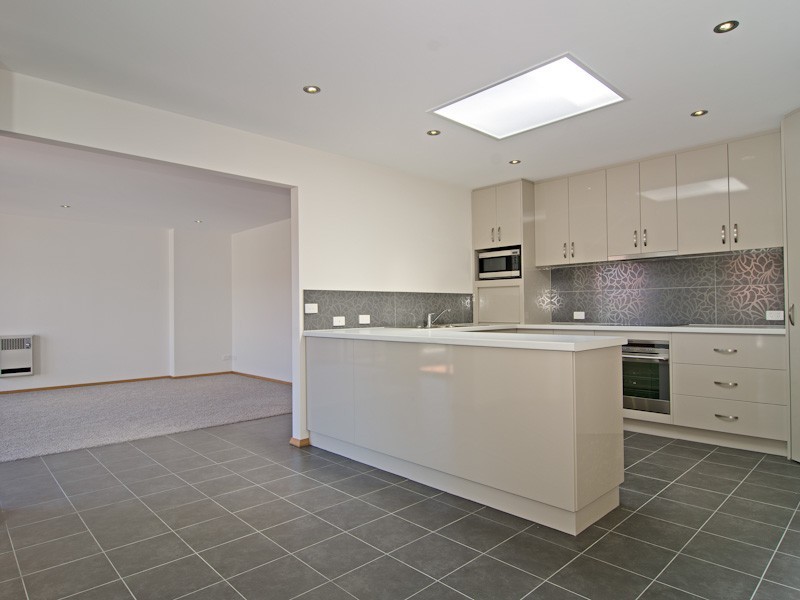 Unit 2-71 Giblin Street, Lenah Valley TAS 7008